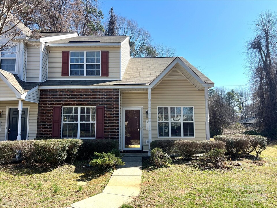 7699 Petrea Ln in Charlotte, NC - Foto de edificio