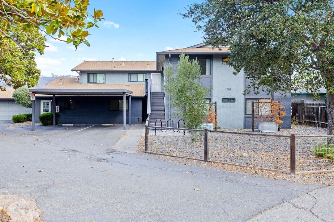 1356 Monte Vista Ave in St Helena, CA - Building Photo
