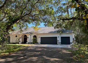 7230 Oakridge Ave in Merritt Island, FL - Foto de edificio - Building Photo
