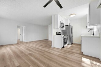 930 N Martel in Los Angeles, CA - Building Photo - Building Photo