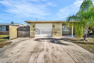 3839 Elmwood Dr in Holiday, FL - Building Photo