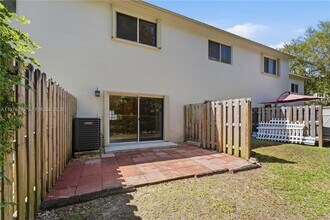 15720 SW 92nd Ave in Palmetto Bay, FL - Building Photo - Building Photo
