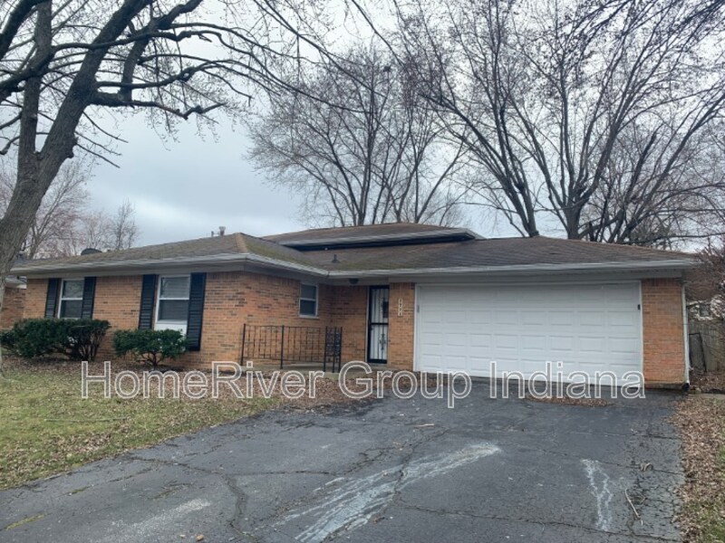 2724 Constellation Dr in Indianapolis, IN - Foto de edificio