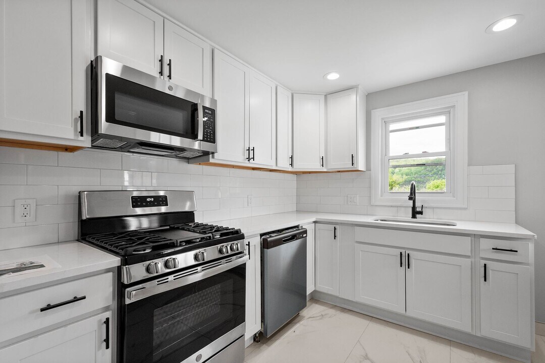 1625 Henrici St in Ambridge, PA - Building Photo