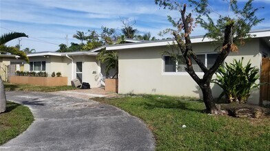 20415 Highland Lakes Blvd in Miami, FL - Building Photo - Building Photo