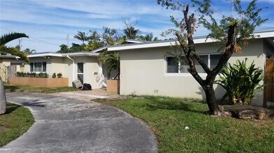 20415 Highland Lakes Blvd in Miami, FL - Building Photo - Building Photo