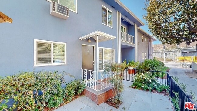 11284 Montana Ave in Los Angeles, CA - Building Photo - Building Photo
