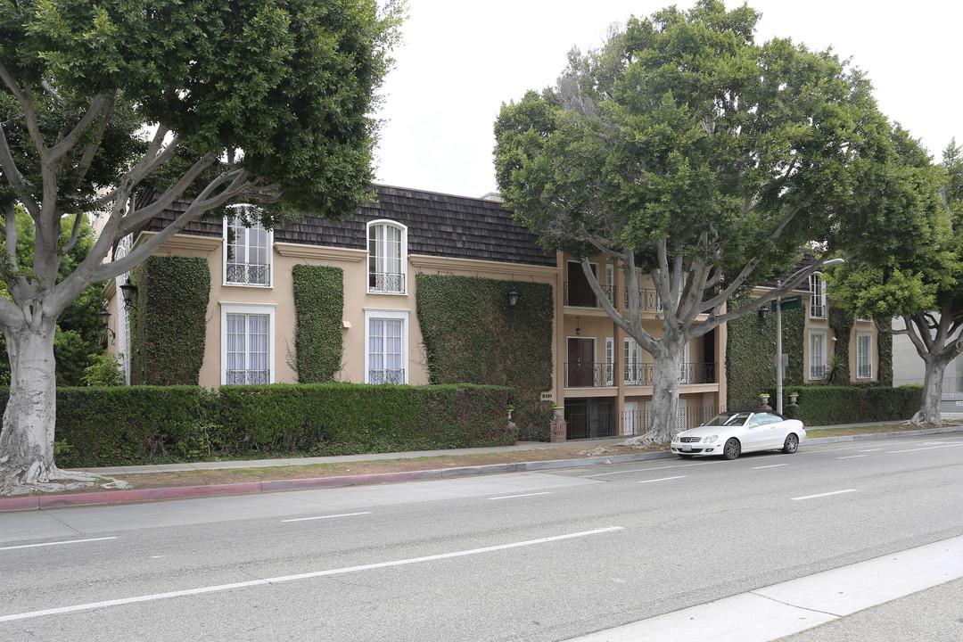 9191 Burton Way in Beverly Hills, CA - Building Photo