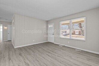 10432 Royal Dr in St. Louis, MO - Building Photo - Building Photo