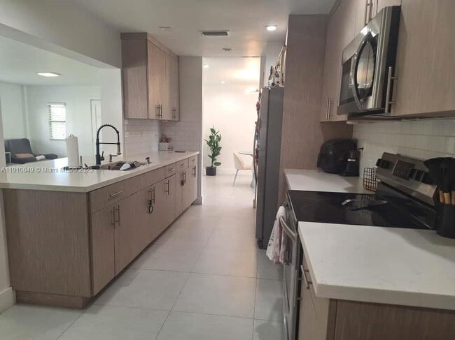 13437 SW 44th Ln in Miami, FL - Building Photo - Building Photo