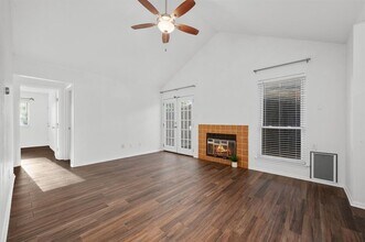 12329 Limerick Ave in Austin, TX - Foto de edificio - Building Photo