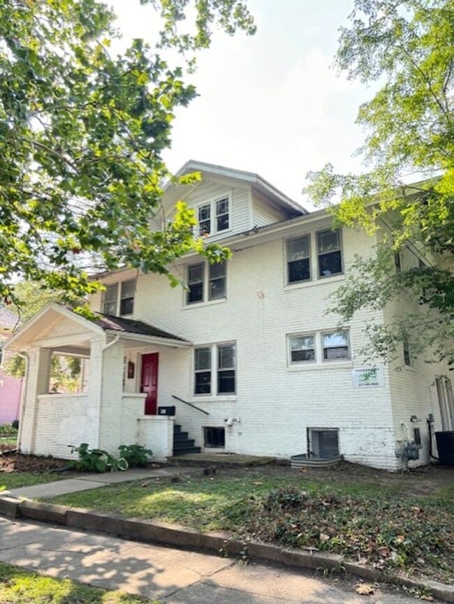 property at 401 W Elm St