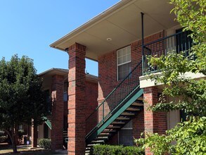 Oak Place in Oklahoma City, OK - Foto de edificio - Building Photo