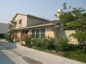 Patterson Lane Apartments in Huntington Beach, CA - Building Photo - Building Photo