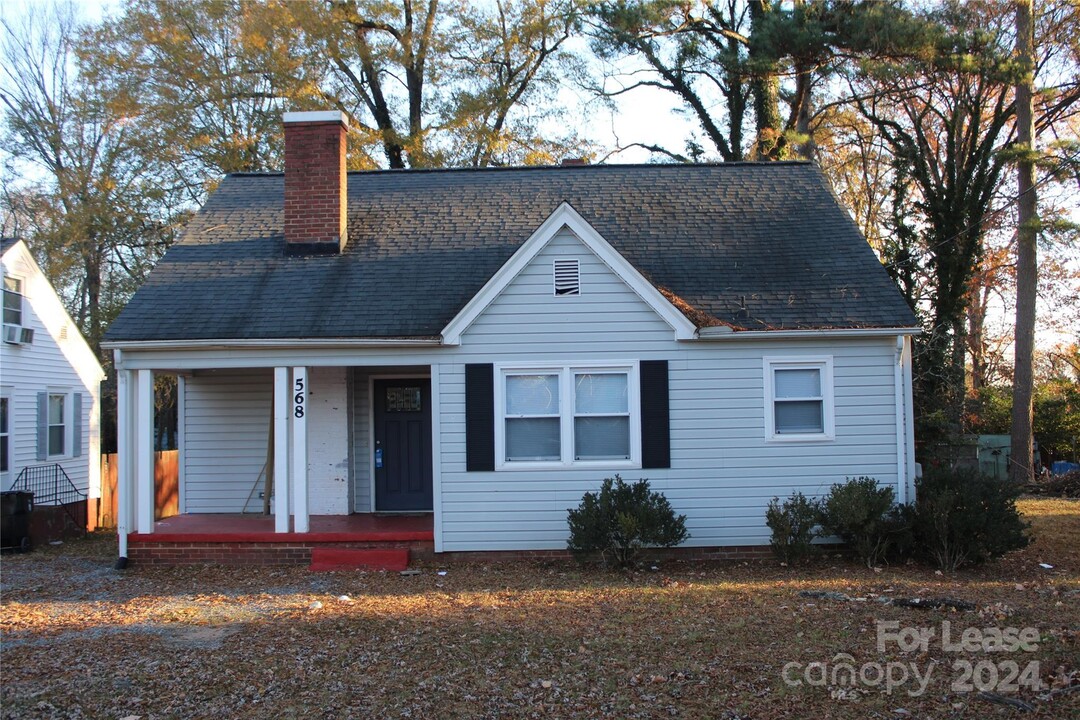 568 Englewood St NE in Concord, NC - Foto de edificio