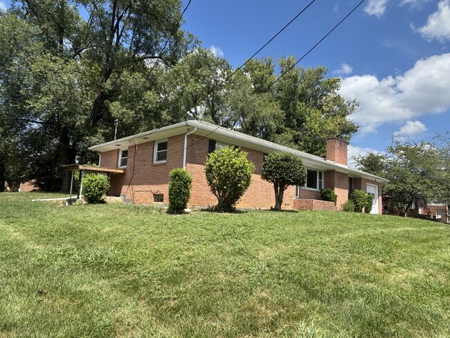 142 Tammy Ln in Martinsburg, WV - Building Photo - Building Photo
