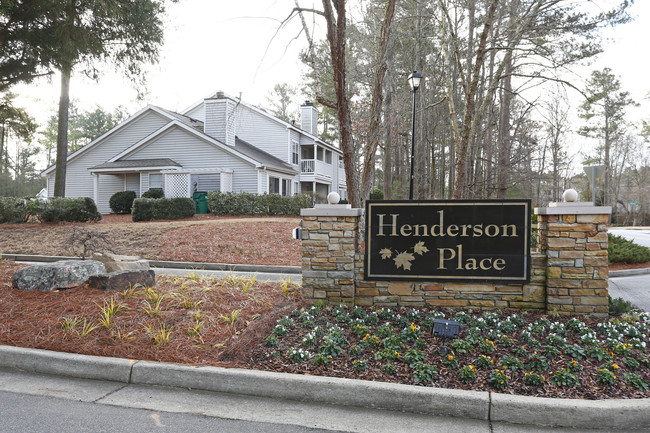 Henderson Place Condominuims in Alpharetta, GA - Foto de edificio - Building Photo