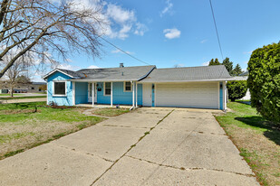 800 Clifford Ave in Loves Park, IL - Building Photo
