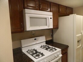 20755 Plum Canyon Rd in Santa Clarita, CA - Building Photo