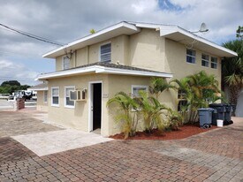 1011 S Hopkins Ave in Titusville, FL - Building Photo