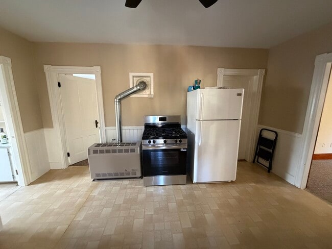 16 Nichols St, Unit 2 in Fitchburg, MA - Building Photo - Building Photo