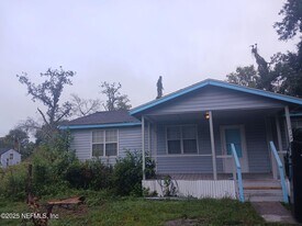 8147 Vernell St in Jacksonville, FL - Building Photo