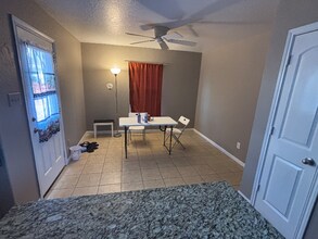 4606 Le Villas in San Antonio, TX - Foto de edificio - Building Photo