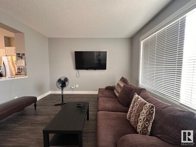 2105-2124 24 St NW in Edmonton, AB - Building Photo - Building Photo