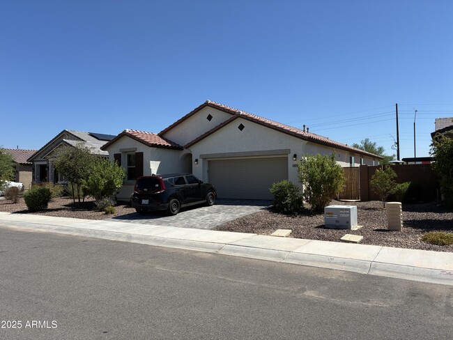 813 S 107th Dr in Avondale, AZ - Building Photo - Building Photo