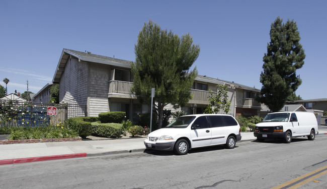 Madeline Apartments in Tustin, CA - Building Photo - Building Photo