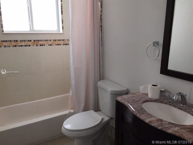 1548 SW 5th Pl-Unit -4 in Fort Lauderdale, FL - Building Photo - Building Photo