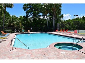 569 Vallance Way NE in St. Petersburg, FL - Building Photo - Building Photo