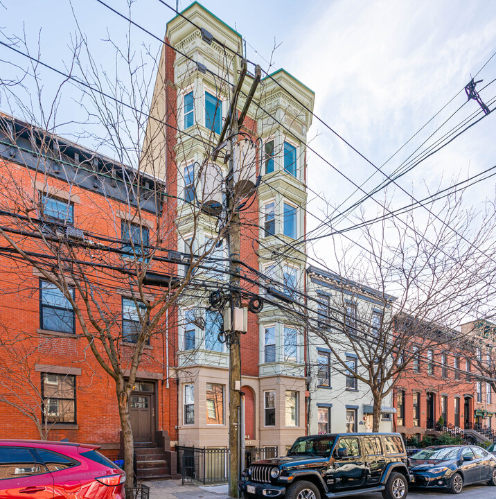 117 Bloomfield St in Hoboken, NJ - Foto de edificio