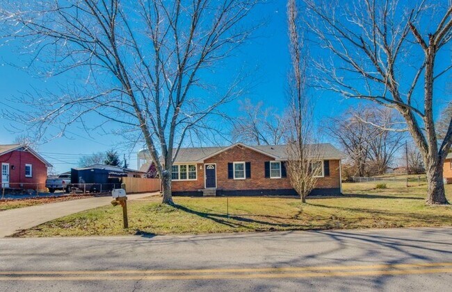 816 Garrettsburg Rd in Clarksville, TN - Building Photo - Building Photo