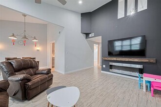 12625 Memorial Dr in Houston, TX - Building Photo - Building Photo