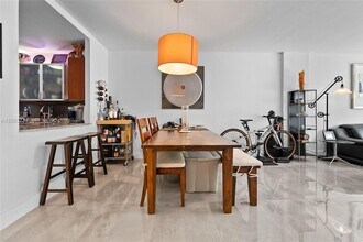 100 Edgewater Dr, Unit 129 in Coral Gables, FL - Foto de edificio - Building Photo