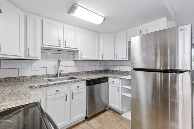 10760 W 8th Ave in Lakewood, CO - Building Photo - Building Photo