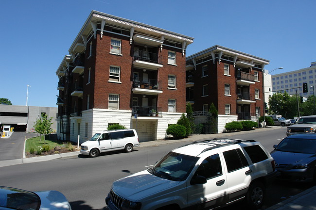 Cambridge Court Apartments in Spokane, WA - Building Photo - Building Photo