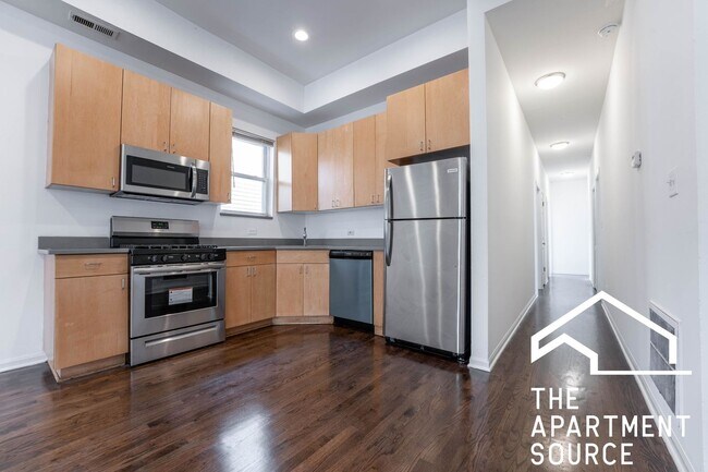 2112 N Campbell Ave in Chicago, IL - Building Photo - Building Photo