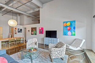 360 W Pershing Rd in Kansas City, MO - Building Photo