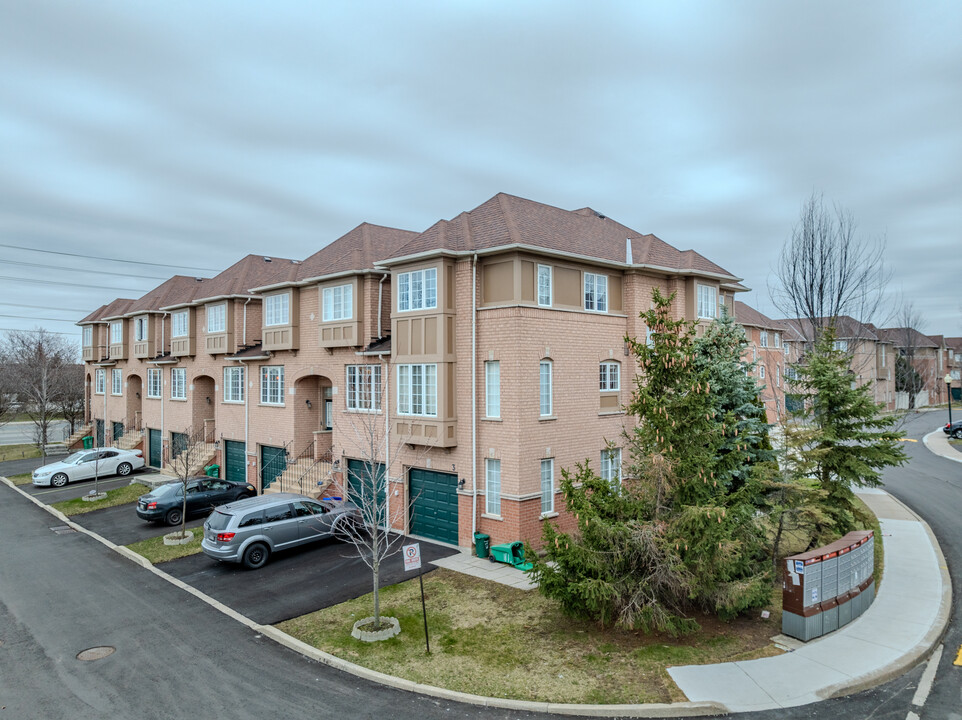 3020-3024 Cedarglen Gate in Mississauga, ON - Building Photo