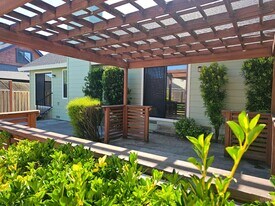 1206 Rincon Meadows Ct in Santa Rosa, CA - Building Photo