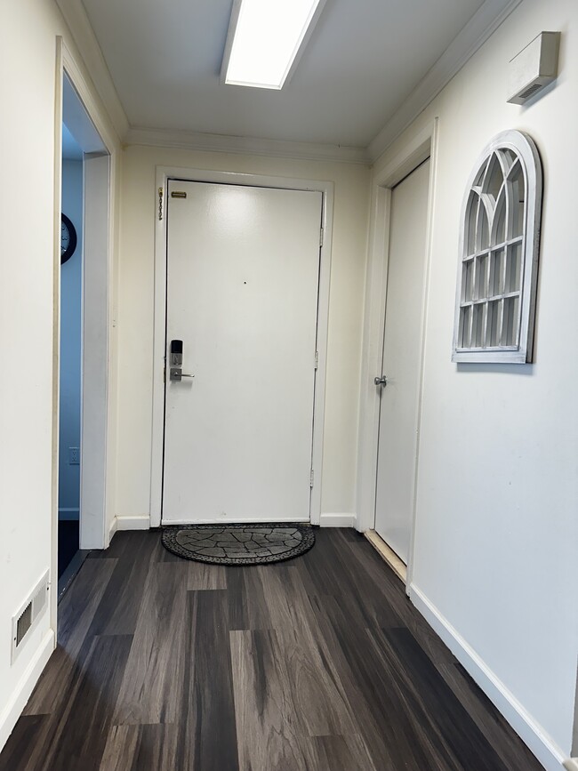 107 Thoreau Dr in Plainsboro, NJ - Building Photo - Building Photo