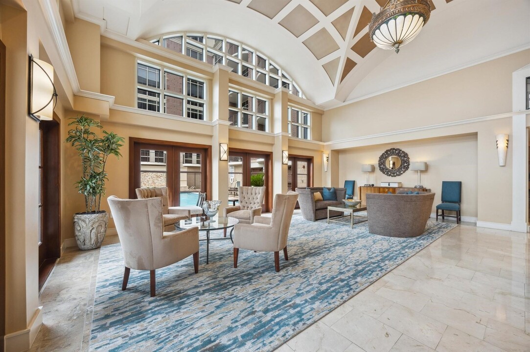 1616 Fountain View Dr in Houston, TX - Building Photo