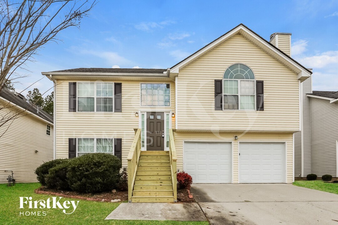 2631 S Hills in Riverdale, GA - Foto de edificio