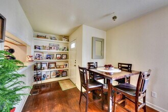 460 Comal Ave in New Braunfels, TX - Foto de edificio - Building Photo