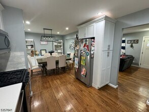 7 Sunnyside Rd in West Orange, NJ - Building Photo - Building Photo