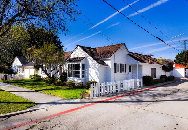 811 2nd St in Coronado, CA - Building Photo - Building Photo