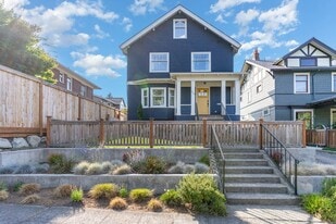 1607 6th Ave W in Seattle, WA - Building Photo