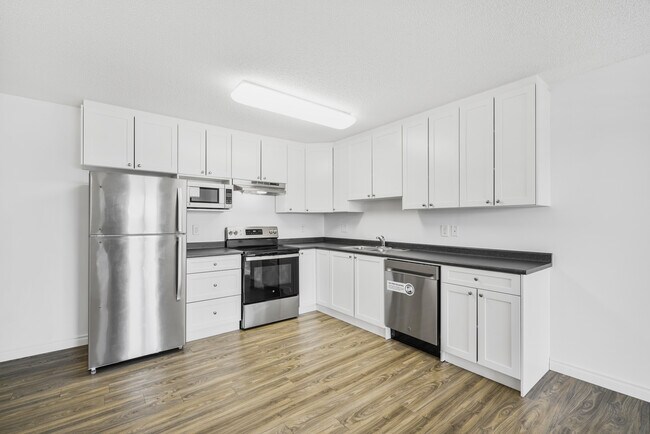 Windermere Village Apartments in Edmonton, AB - Building Photo - Building Photo